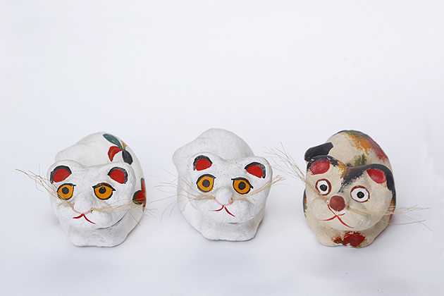 首振り猫　梅羽、白、三毛