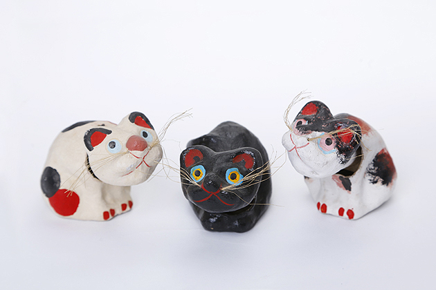 首振り猫　のら、黒、ぶち